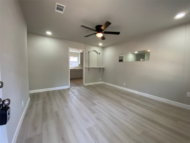 unfurnished room featuring light hardwood / wood-style floors and ceiling fan