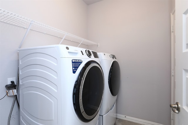 washroom featuring washing machine and clothes dryer