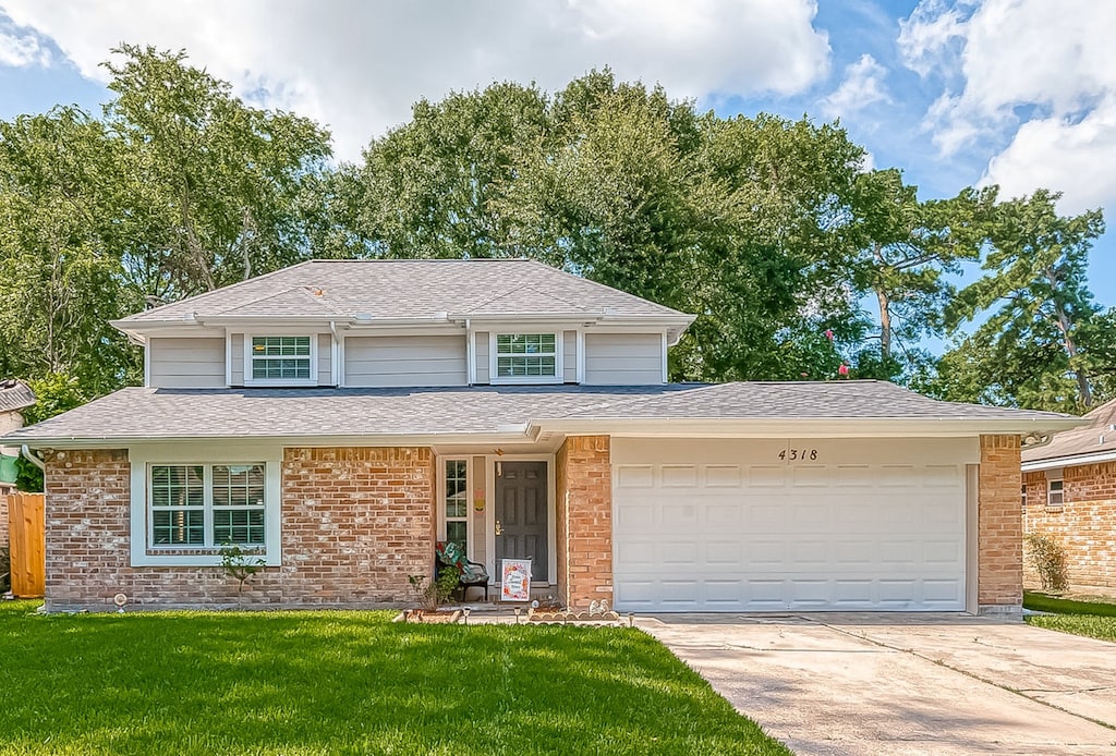 front of property featuring a front yard