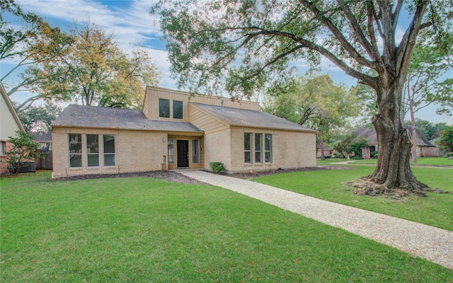 view of front of home with a front lawn