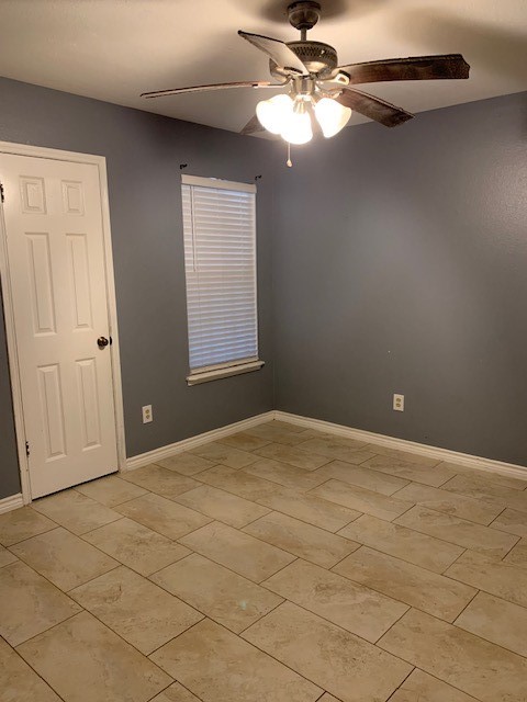 empty room with ceiling fan