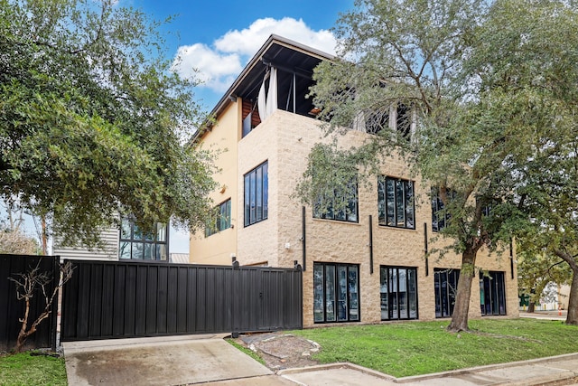 exterior space featuring a yard