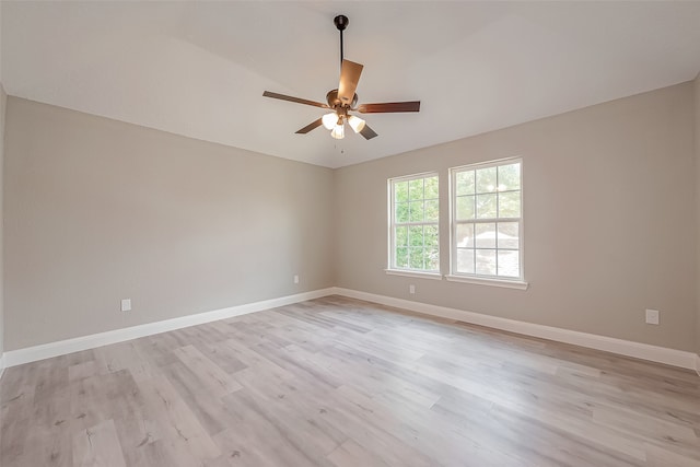 unfurnished room featuring light hardwood / wood-style floors and ceiling fan