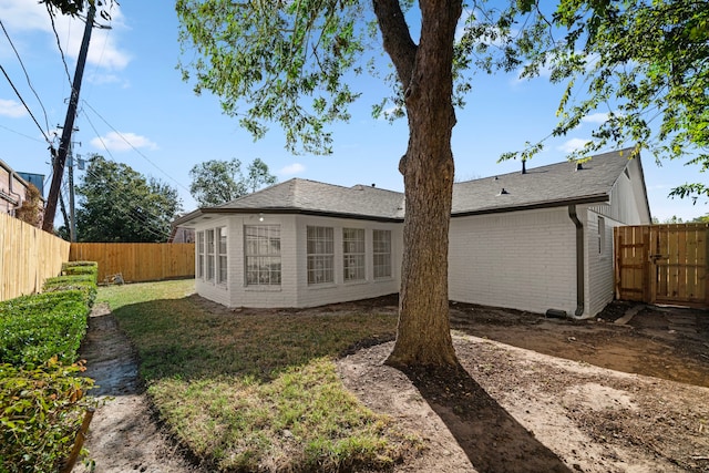 back of house featuring a lawn