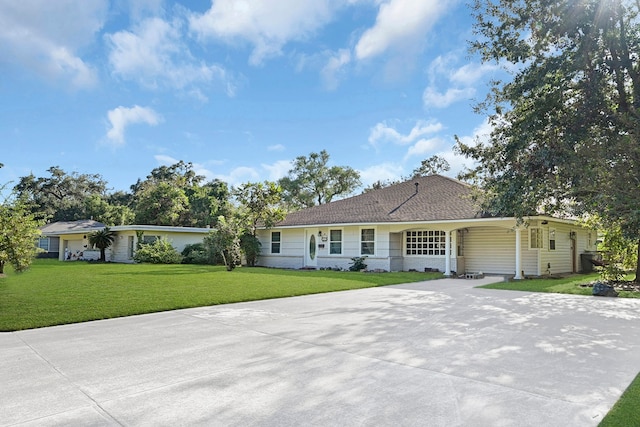 ranch-style house featuring a front lawn and a carport