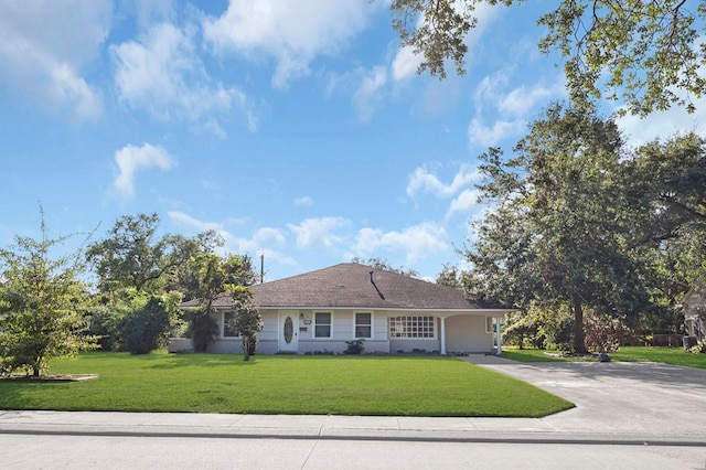 ranch-style house featuring a front lawn