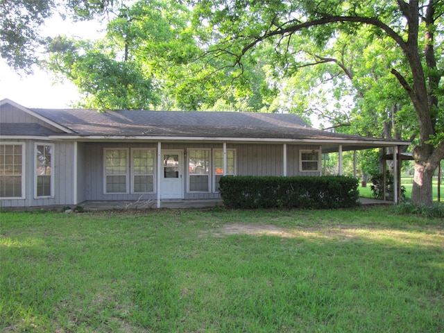 single story home featuring a front yard