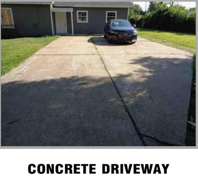 5417 Caplin St, Houston, TX 77026 - view of front of home featuring a front lawn