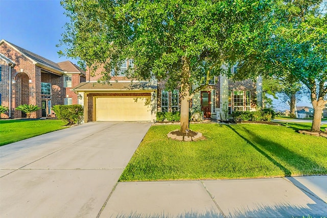 view of front of property featuring a front lawn