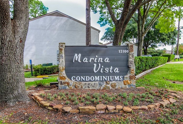 view of community / neighborhood sign