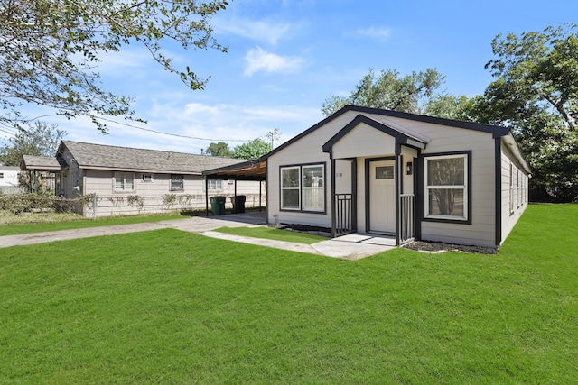 view of front facade featuring a carport and a front lawn