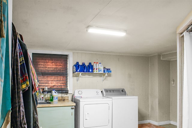 laundry room with washing machine and dryer