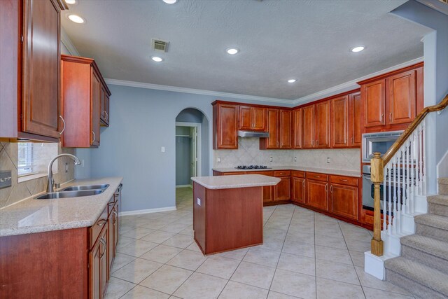 17519 Bighorn River Ln, Humble, TX 77346 - kitchen featuring a sink, arched walkways, backsplash, recessed lighting, and a center island