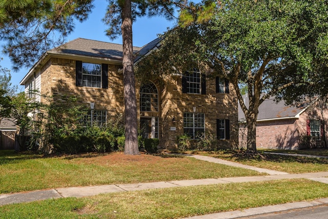 view of front facade featuring a front lawn