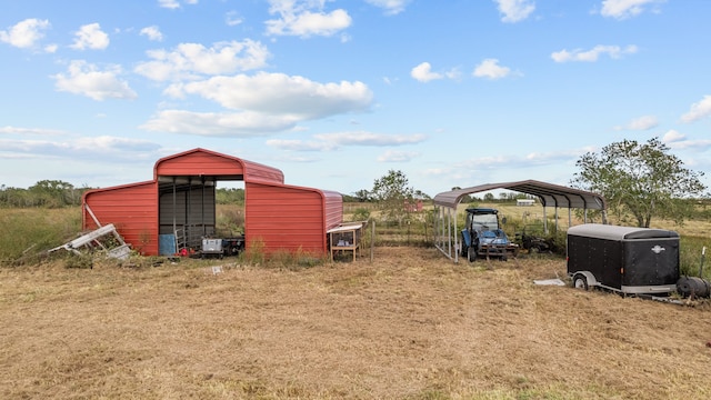 view of yard featuring an outbuilding