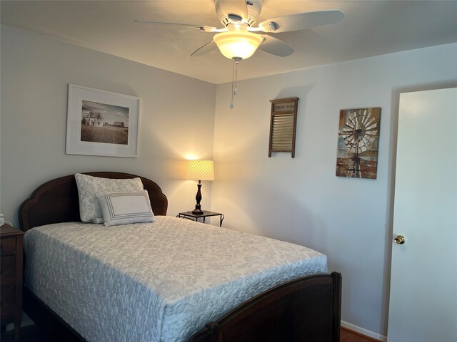 bedroom with ceiling fan