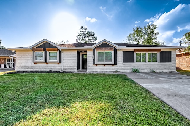 ranch-style home with a front yard