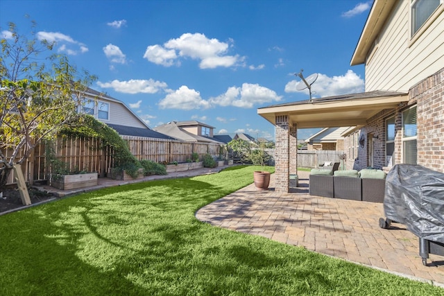 view of yard featuring outdoor lounge area and a patio area