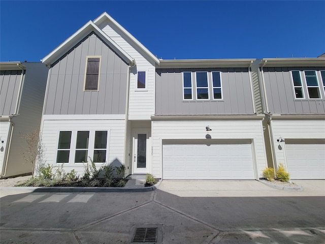 townhome / multi-family property featuring a garage