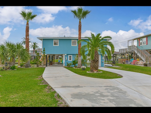 view of front of home with a front lawn and a carport