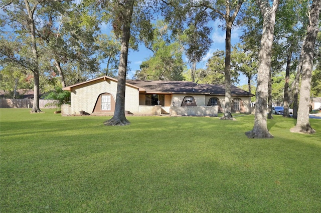 ranch-style house featuring a front lawn