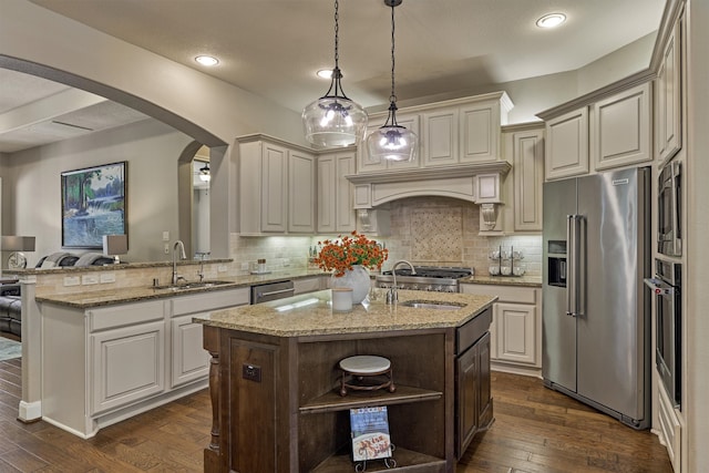 kitchen featuring sink, a kitchen island with sink, stainless steel appliances, and dark hardwood / wood-style floors