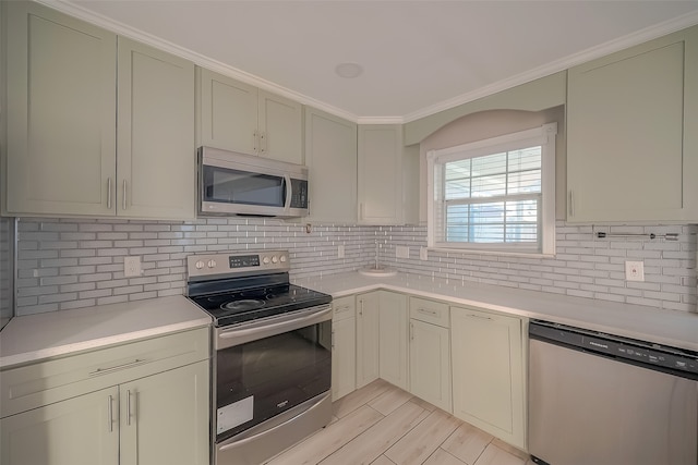 kitchen featuring backsplash, stainless steel appliances, and light hardwood / wood-style floors