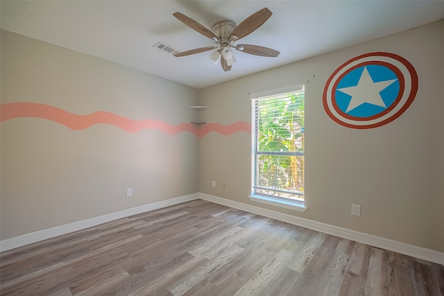 unfurnished room featuring light hardwood / wood-style flooring and ceiling fan