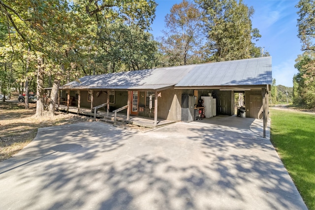 view of front of property