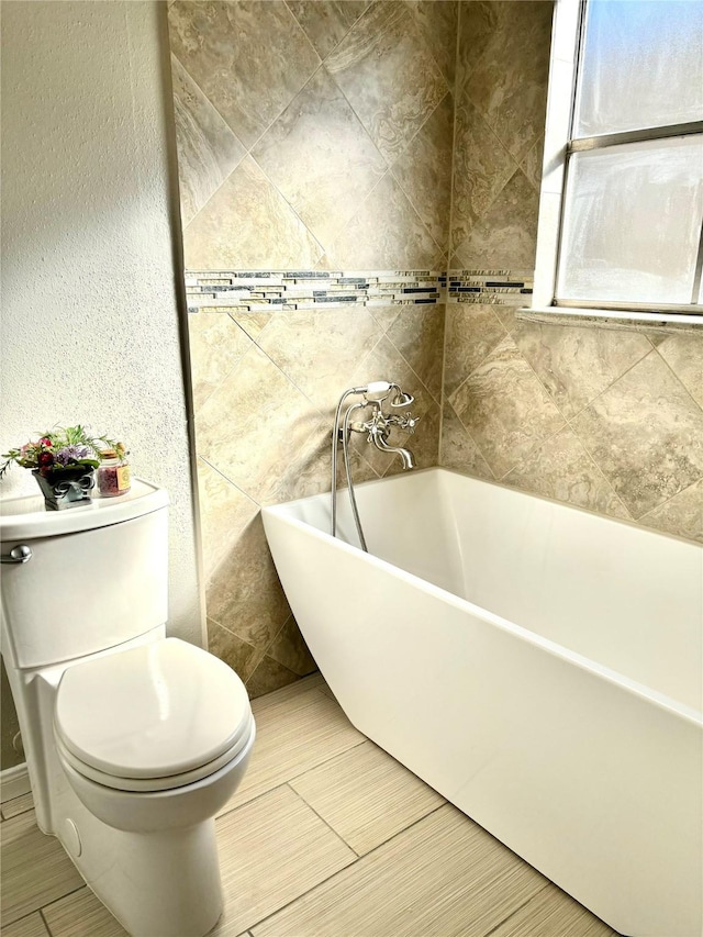2333 Bering Dr Unit 139, Houston, TX 77057 - bathroom with a bathtub and toilet