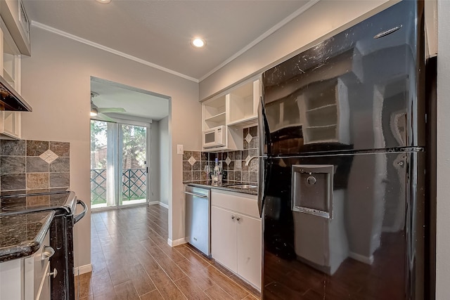 2333 Bering Dr Unit 139, Houston, TX 77057 - kitchen with freestanding refrigerator, dishwasher, range, crown molding, and backsplash