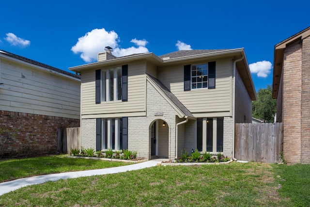 view of front of property featuring a front yard