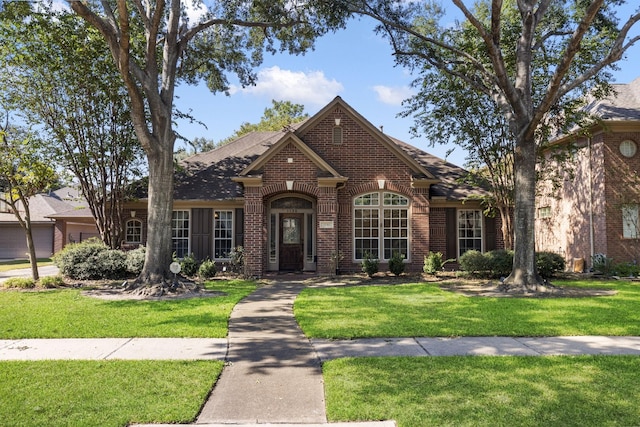 view of front of property with a front yard