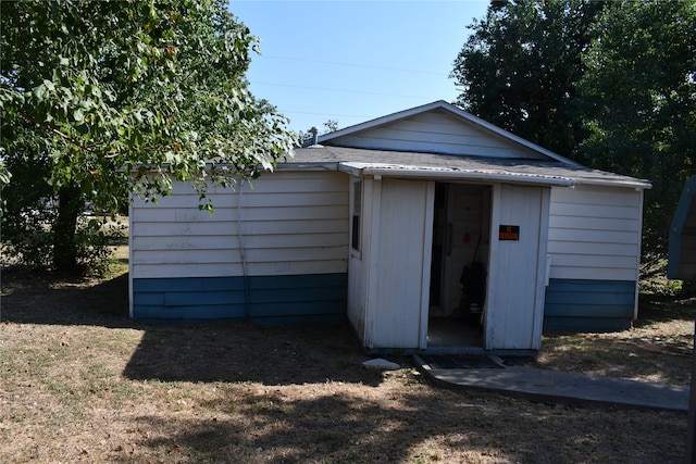 view of outbuilding