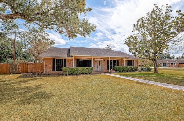 single story home featuring a front yard