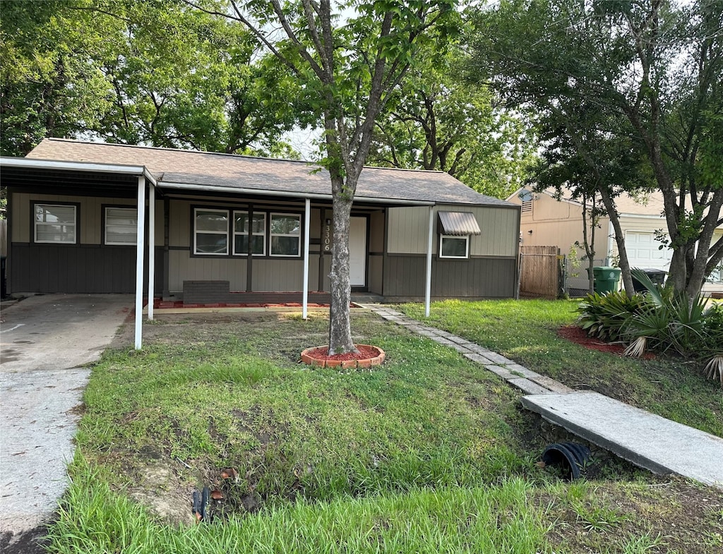 view of front of house with a front yard