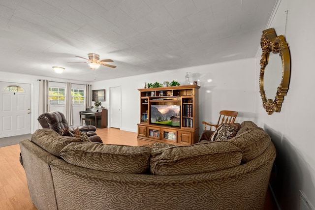 living room with light wood-type flooring and ceiling fan