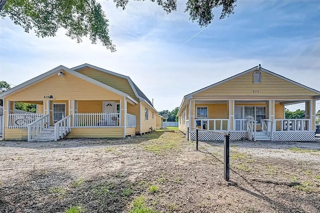 view of front of property featuring covered porch