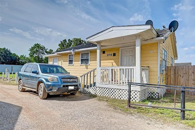 view of front of home featuring a porch