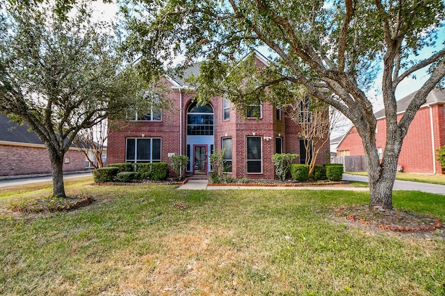 view of front of house featuring a front lawn