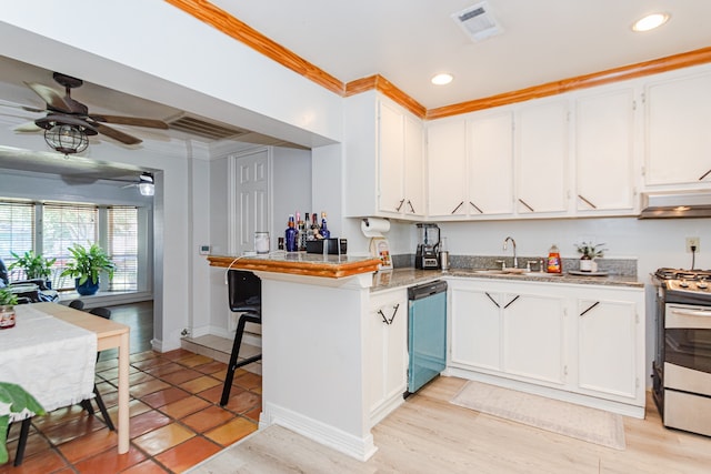 kitchen featuring white cabinetry, sink, stainless steel appliances, kitchen peninsula, and crown molding