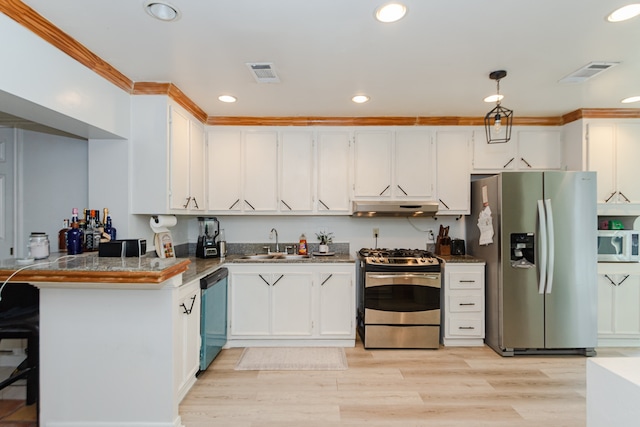 kitchen featuring sink, light wood-type flooring, appliances with stainless steel finishes, white cabinetry, and kitchen peninsula