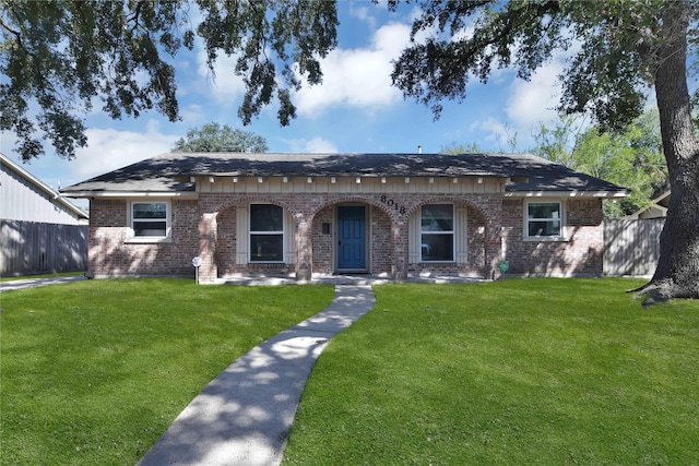 single story home featuring a front yard