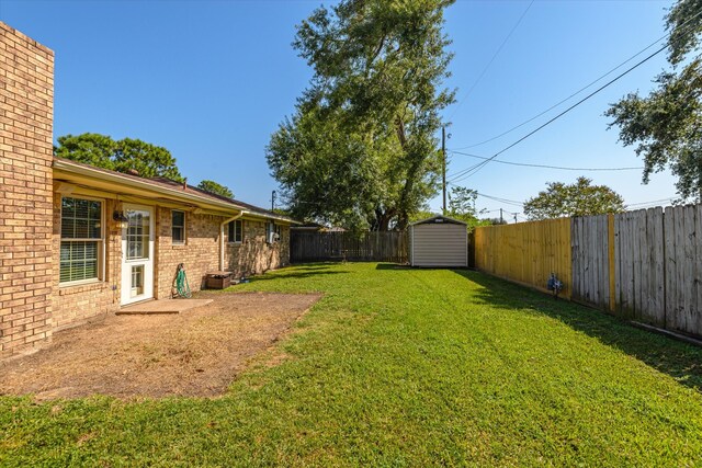 view of yard with a shed