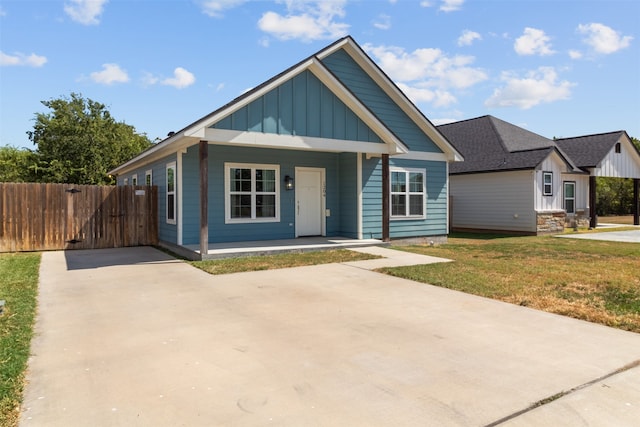 view of front of property with a front yard