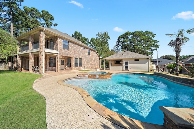 view of pool featuring a yard and an in ground hot tub