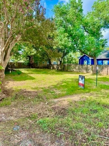 Listing photo 2 for 2314 Lee St, Houston TX 77026