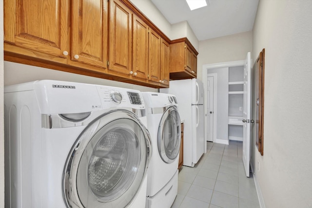 816 Lake Rd, Lake Jackson, TX 77566 - laundry room featuring independent washer and dryer, light tile patterned floors, cabinet space, and baseboards