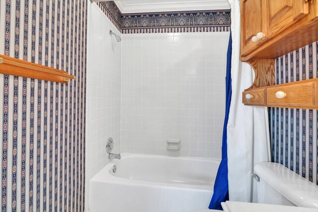 816 Lake Rd, Lake Jackson, TX 77566 - bathroom with wallpapered walls, shower / bath combo, and toilet
