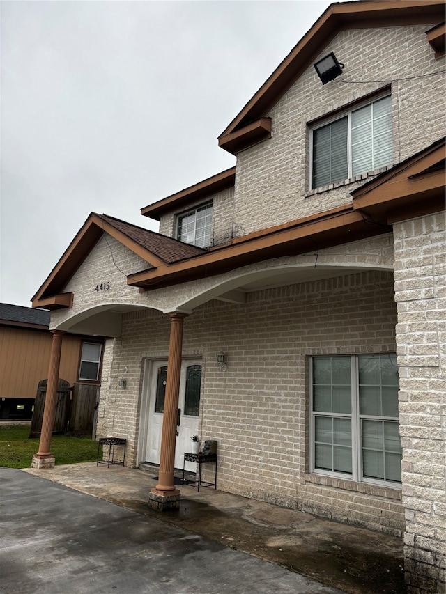 view of front of home featuring a patio area